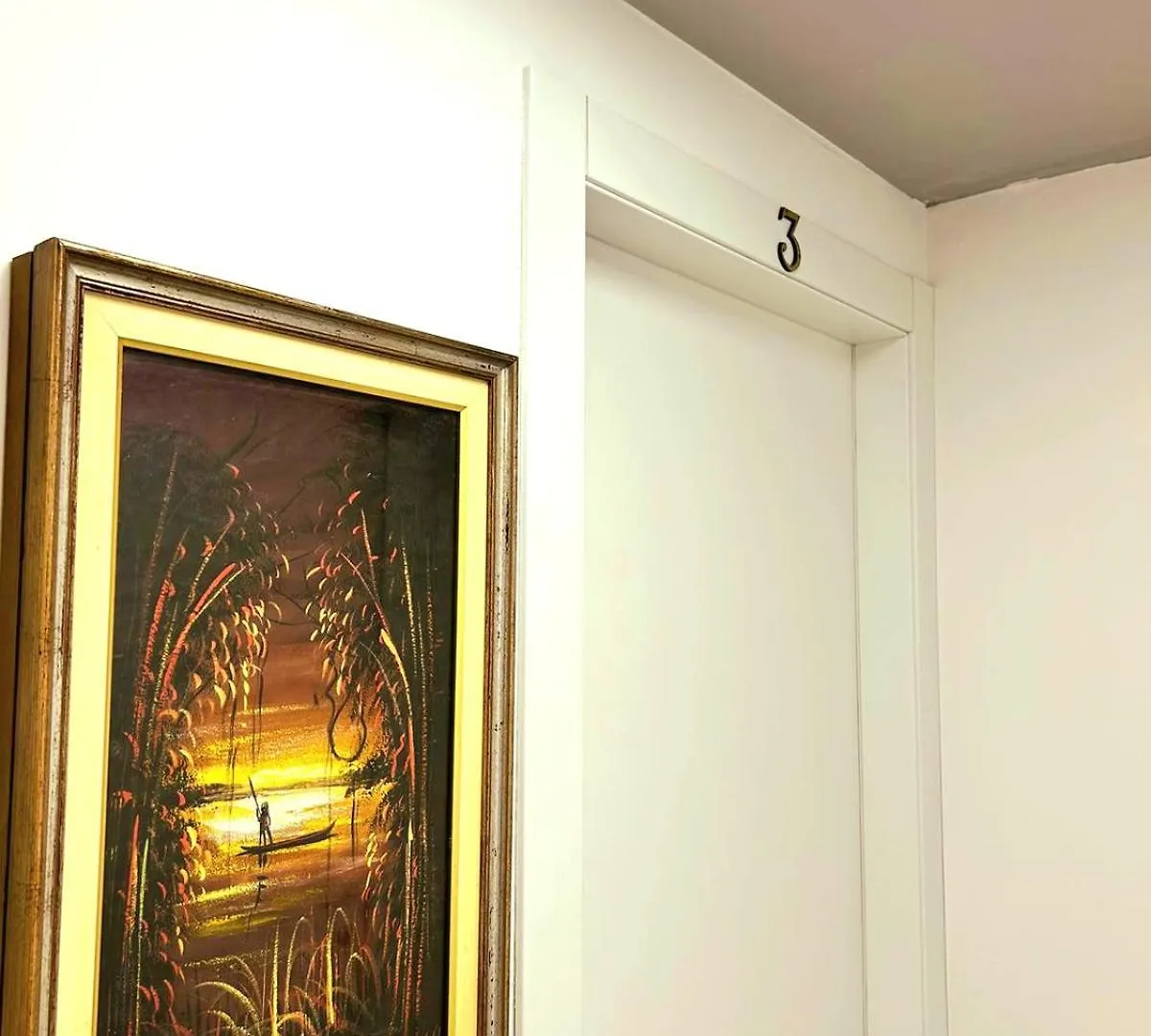 -L' Oasi Del Turista, Room 1- Central Station Milan Italy