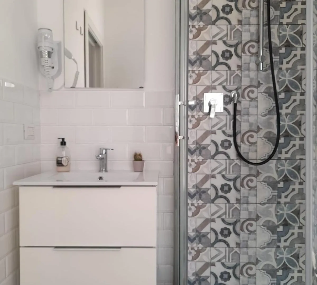 -L' Oasi Del Turista, Room 1- Central Station Milan 0*,  Italy