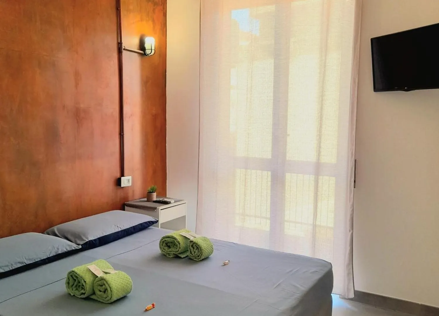 -L' Oasi Del Turista, Room 1- Central Station Milan