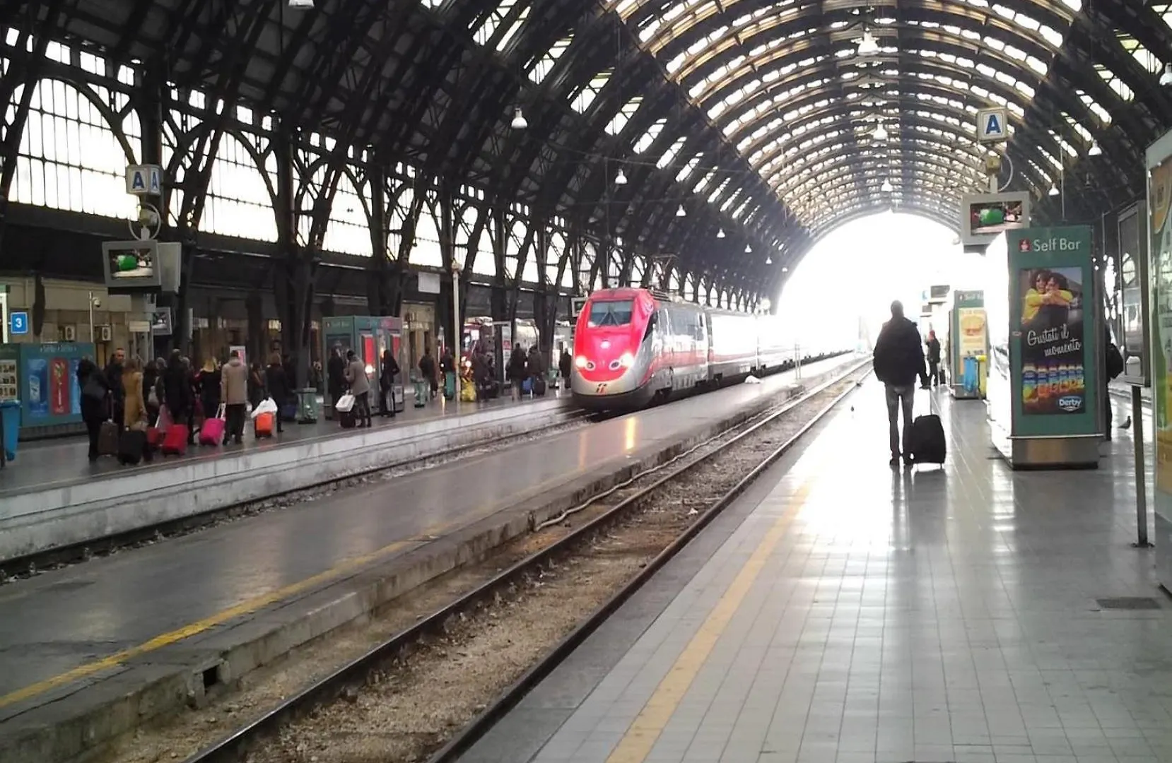 -L' Oasi Del Turista, Room 1- Central Station Milan Italy